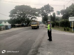 Sat Lantas Polres Batu Bara Laksanakan Pengaturan Lalu Lintas Pagi Di Jalinsum Depan Pos Lantas Sei Bejangkar