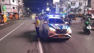 Satlantas Polres Pematangsiantar Laksanakan Patroli Blue Light Dan Pengaturan Lalu Lintas Malam Hari   