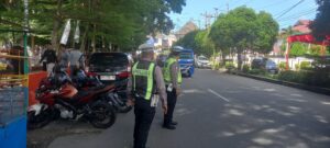 Sat Lantas Polres Pematangsiantar Gelar Pengaturan Lalu Lintas Sore, Jaga Kelancaran Arus Kendaraan Di Simpang Dua   