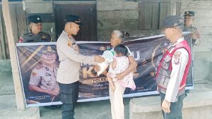 Kapolsek Air Putih Pimpin Minggu Kasih, Berbagi Sembako Kepada Warga Kurang Mampu