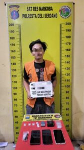 Kompak Berantas Narkoba, Warga Bersama Polisi Amankan Terduga BD Sabu di Tiga Juhar