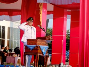 Wabup Syafrizal Pimpin Upacara Penurunan Bendera HUT ke-81 Kemerdekaan RI di Batu Bara