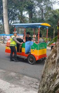Sat Lantas Polres Pematangsiantar Himbau dan Tegur Pengguna Odong-odong di Pusat Kota   
