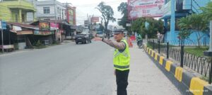 Sat Lantas Pematangsiantar Atur Lalu Lintas di Jalan Parapat Simpang Dua, Arus Tetap Lancar dan Aman