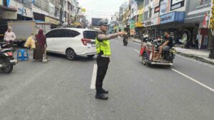 Sat Lantas Pematangsiantar Atur Lalin di Jalan Sutomo — Toko Roti Ganda, Arus Tetap Aman dan Lancar   