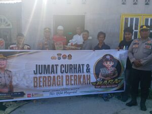 Polsek Talawi Gelar Jumat Berkah, Sembako Diserahkan ke Tokoh Agama Desa Suka Maju