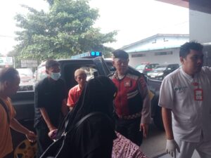 Patroli Samapta Polres Batu Bara Bantu Warga Sakit, Antar ke Rumah Sakit   