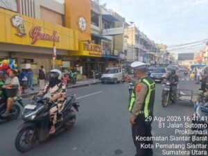 Sat Lantas Pematangsiantar Atur Arus di Jalan Sutomo–Ganda, Sore Hari Tetap Lancar   