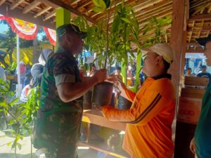 Babinsa Blumbang Hadirkan Cara Unik Rayakan HUT Warga, Sedekah Pohon untuk Lingkungan dan Kebersamaan   