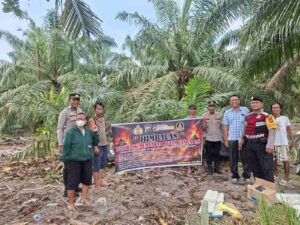 Cegah Karhutla, Kapolsek Medang Deras Himbau Warga Desa Aek Nauli & Sidomulyo Agar Tidak Membakar Jerami Sisa Panen   