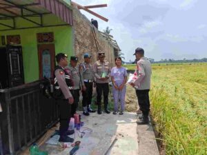Empat Rumah Warga Rusak Diterjang Angin Kencang, Polres Batu Bara Salurkan Bantuan Sembako   