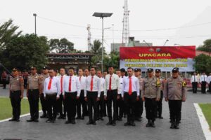 Kapolres Batu Bara Berikan Penghargaan kepada 28 Personel Berprestasi