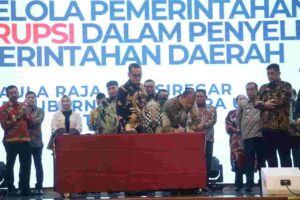 Wali Kota Mahyaruddin Salim Tandatangani Komitmen Bersama Saat Ikuti Rakor Penguatan Tata Kelola Pemerintahan Daerah dan Pencegahan Korupsi   