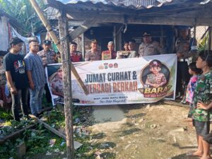 Jumat Berkah Polsek Talawi: Kapolsek & Kades Suka Maju Salurkan Sembako untuk Kaum Dhuafa   