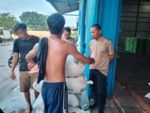 Polres Batu Bara Kembali Salurkan Hasil Panen Jagung ke Bulog Asahan   