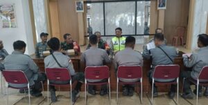 Babinsa dan Bhabinkamtibmas Joyotakan Bina & Evaluasi Kinerja Linmas