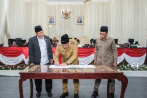 Wabup Batu Bara Hadiri Rapat Paripurna Pendapat Akhir Fraksi terhadap rancangan KUPA – PPAS   
