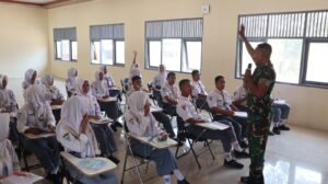 TNI Masuk Kelas, Pelda Hadi Berikan Materi Wawasan Kebangsaan kepada Siswa SMKN 1 Kismantoro