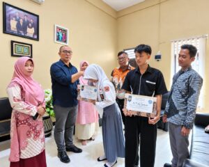 Danu Prayitno, Beri Penghargaan Siswa SMK Jaya Krama Peraih Emas Dan Perak Kejuaraan Pencak Silat   