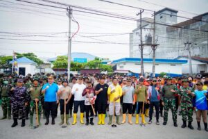 Ciptakan Lingkungan Bersih dan Asri, Bupati Baharuddin Pimpin Gotong Royong di Tanjung Tiram