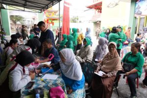 Wujud Nyata Kemanunggalan, Kodim 0808/Blitar Gelar Bakti Sosial Dan Baksoskes Serentak Sambut HUT Ke-81 TNI   