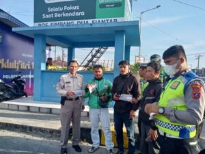 Sat Lantas Polres Pematangsiantar Gelar Penyuluhan Lalu Lintas di Jl. Parapat, Tingkatkan Kesadaran Keselamatan Berjalan   