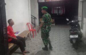 Jaga Kondusifitas Wilayah, Sertu Wahyu Sandi Koramil Selogiri Laksanakan Patroli Malam   